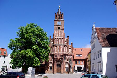 Altstädter Markt mit Rathaus in Brandenburg